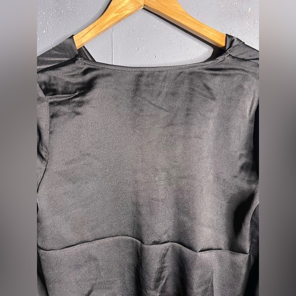 Express Satin-Look Long Sleeve Bodysuit. Size S - Picture 7 of 11